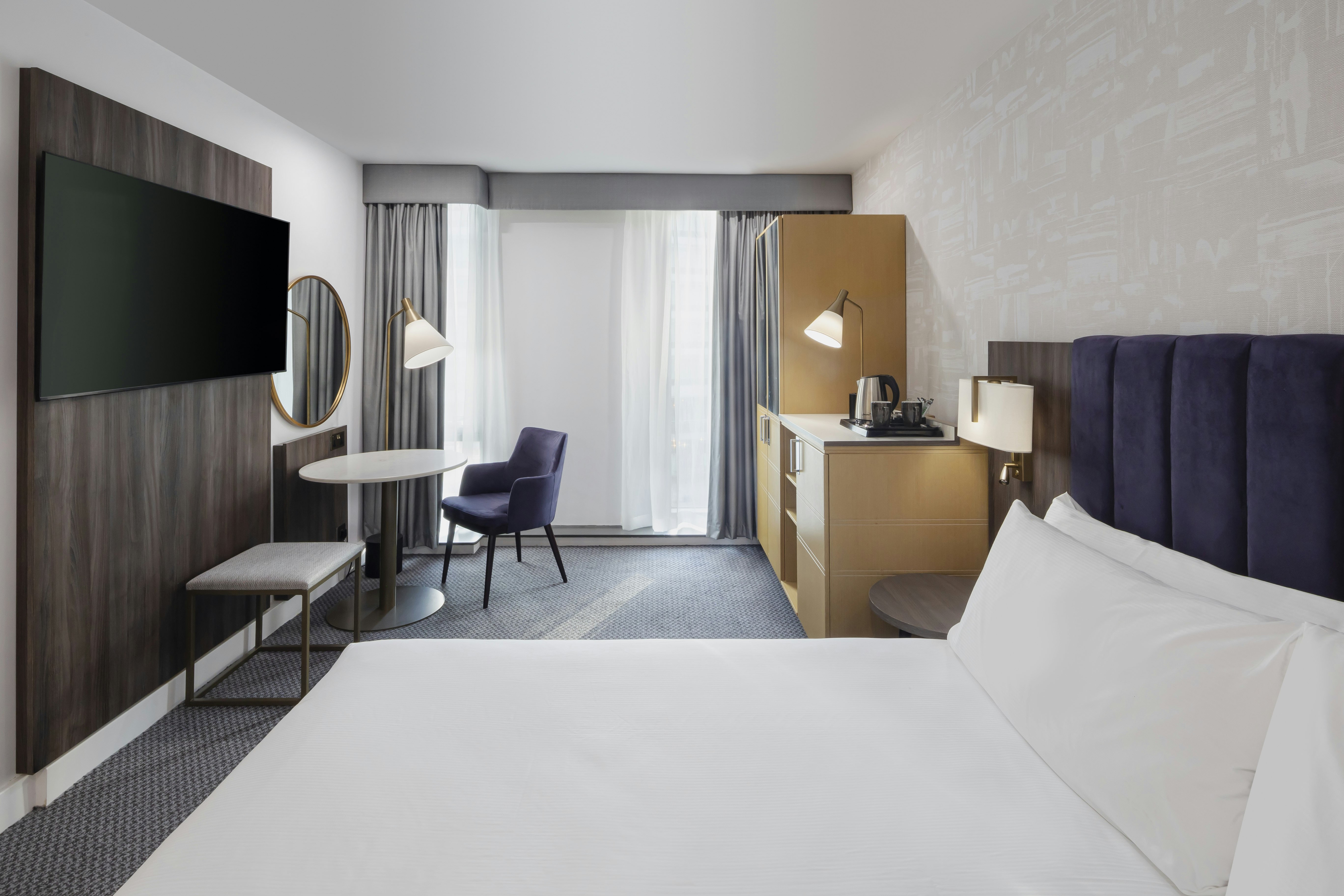 ROOM, KING BED, ACCESSIBLE