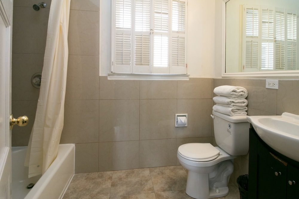 Carmel Wayfarer Inn 48/50