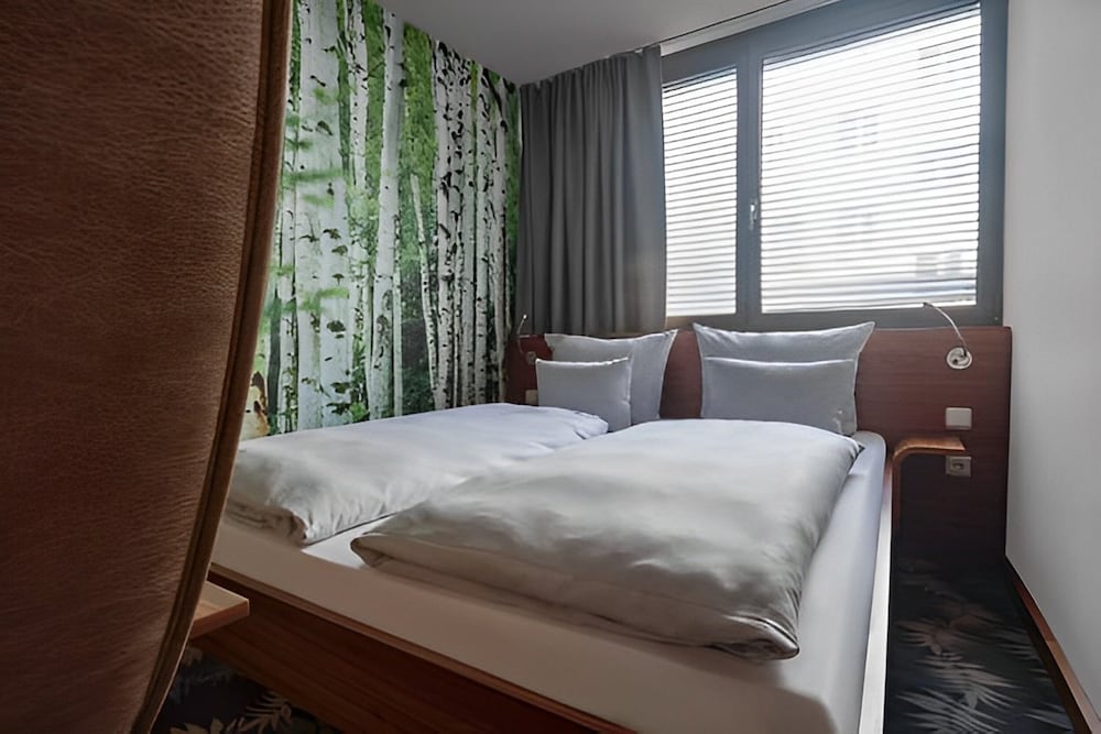 DELUXE, DOUBLE BED