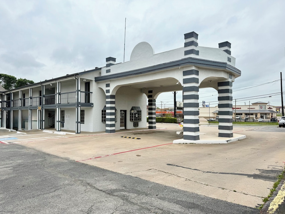 Sherman Inn 45/46