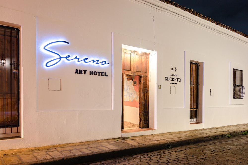 Sereno Art Hotel 47/78