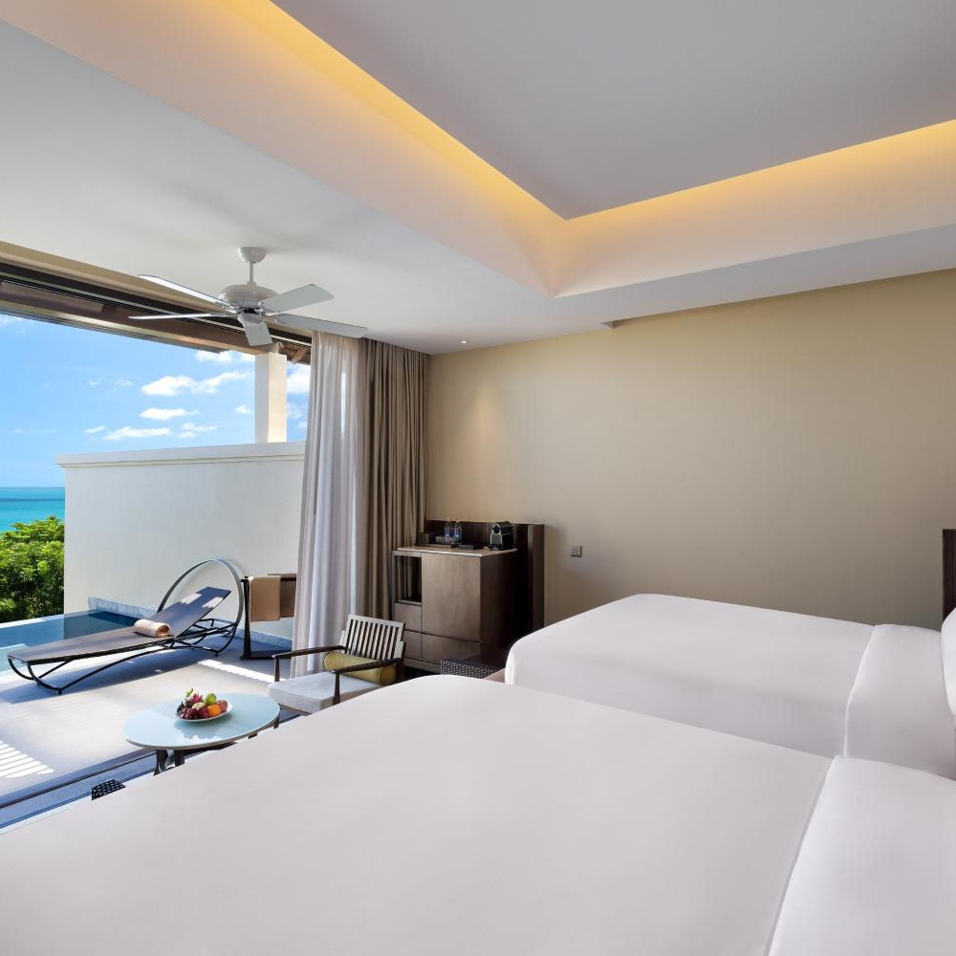 1 Bedroom, Ocean, Suite, 2 Queen Beds, Sofa, Terrace