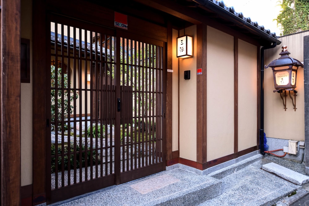 Kyo-No-Yado Sangen Ninenzaka 5/50