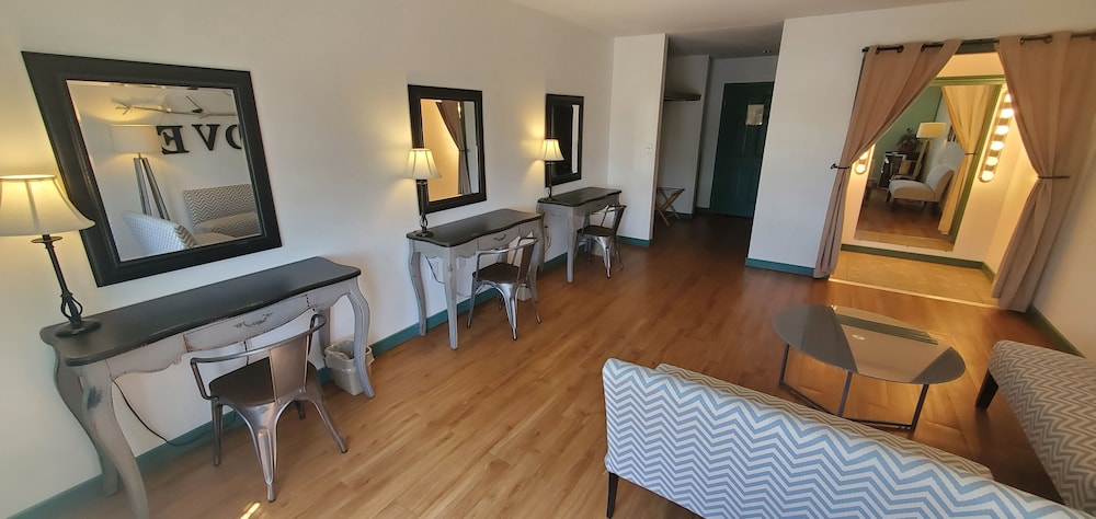 The Inn at Amish Acres 34/44