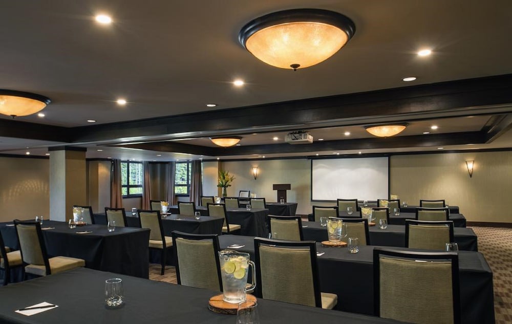 Executive Suites Hotel Resort Squamish 48/68