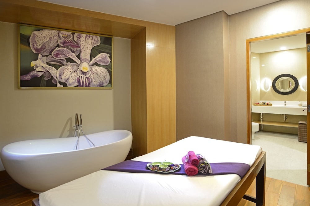 Surya Hotel Cottages Prigen 14/52