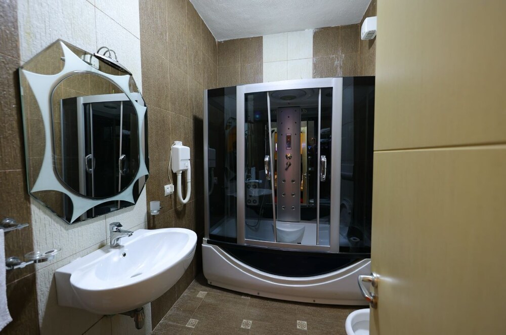 Hotel Gjuta 25/28