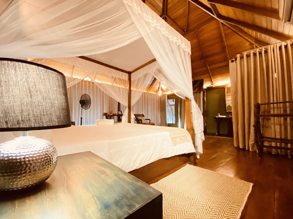 Yala Lake View Cabanas 4/28