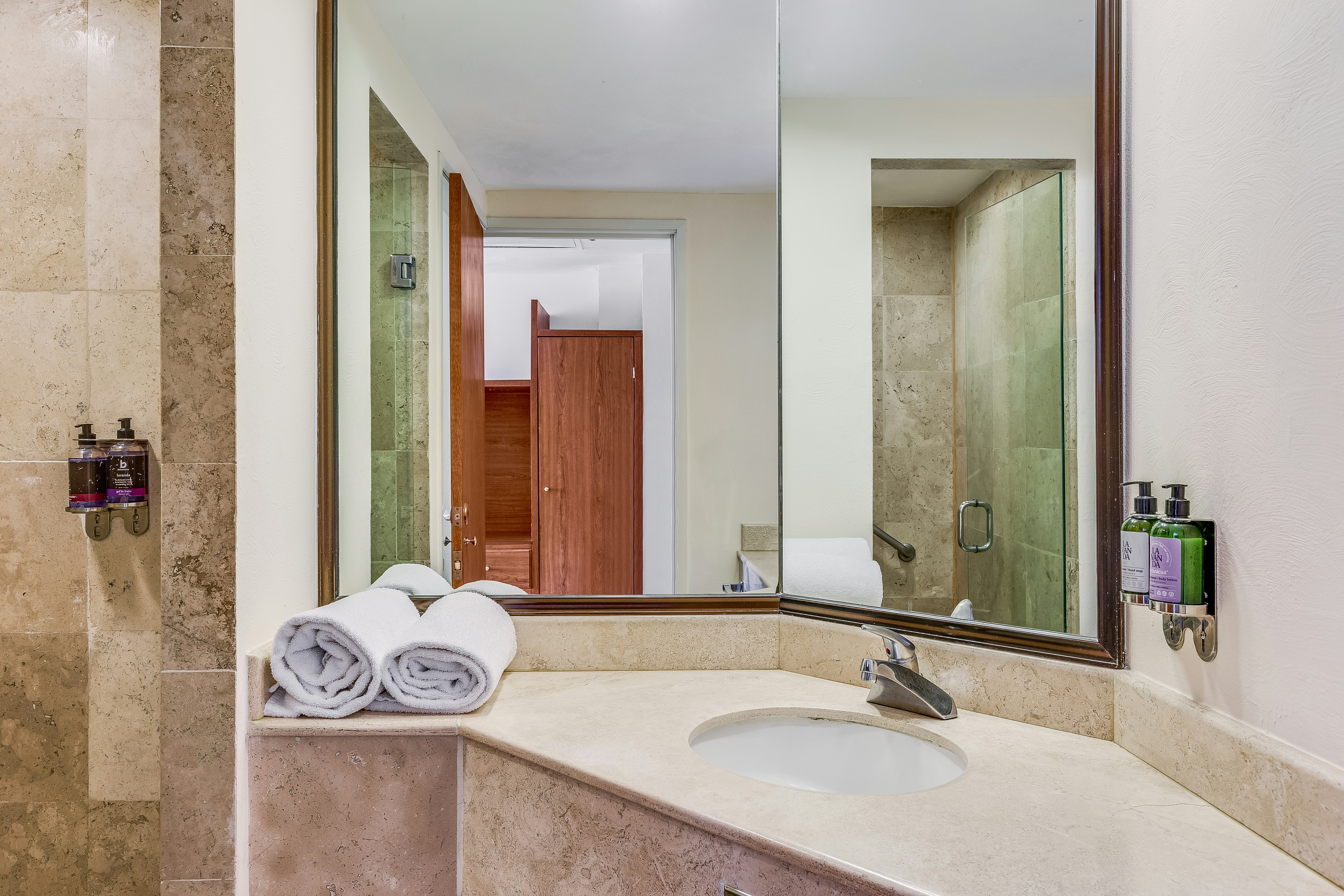 Superior, King Bed, Fiesta Inn Colima 4/5