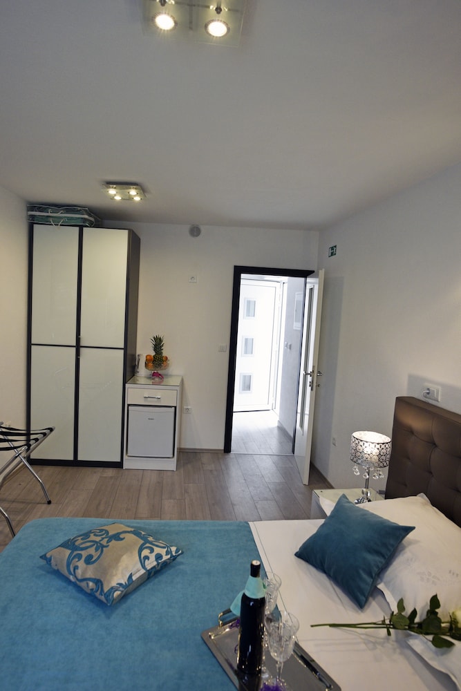 Kuzma Rooms 2 9/18