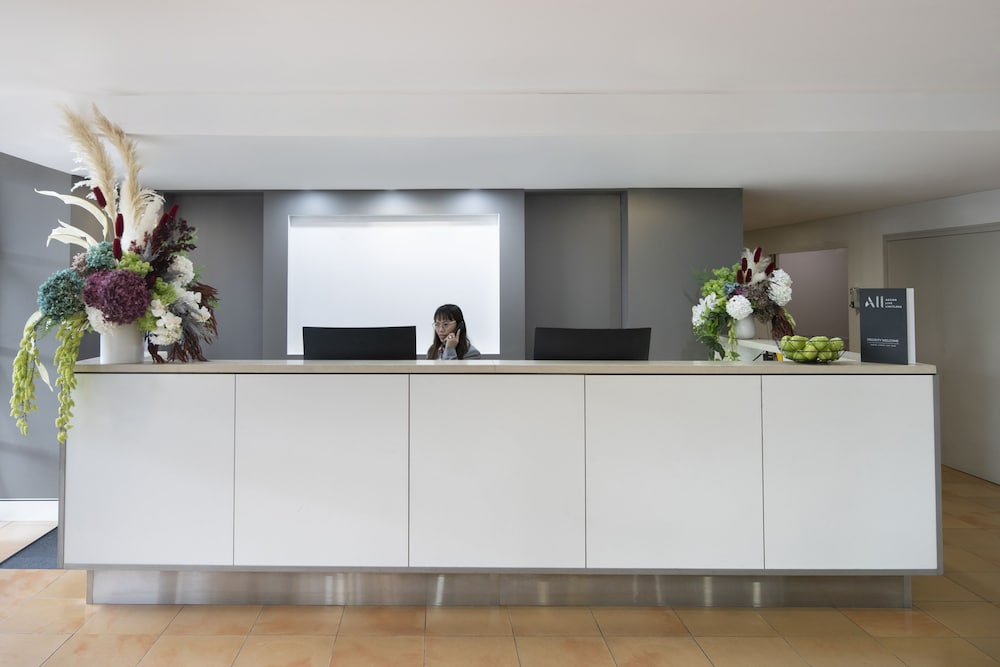 Mercure Sydney Blacktown 12/72