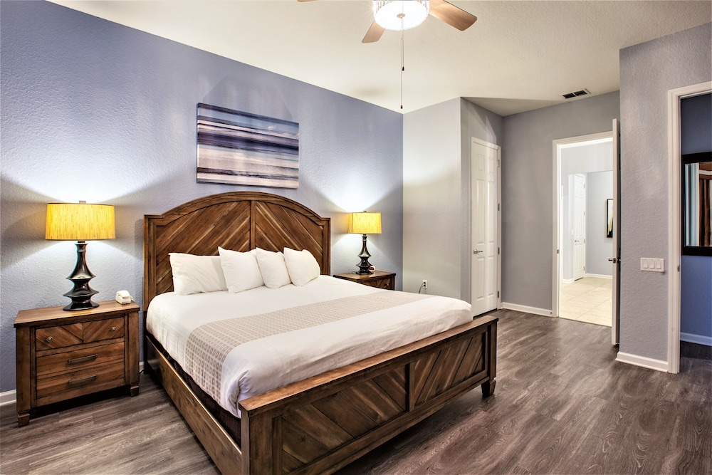 3 BEDROOMS, PREMIUM, APARTMENT, LAKE VIEW