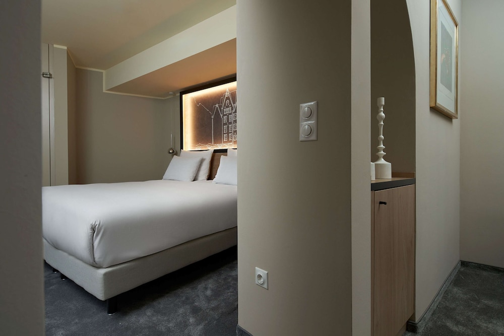 Hotel Wasserturm Cologne Curio Collection By Hilton 8/57