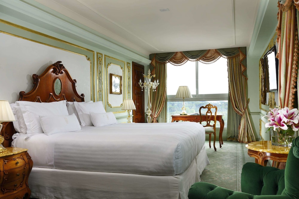DELUXE, SUITE