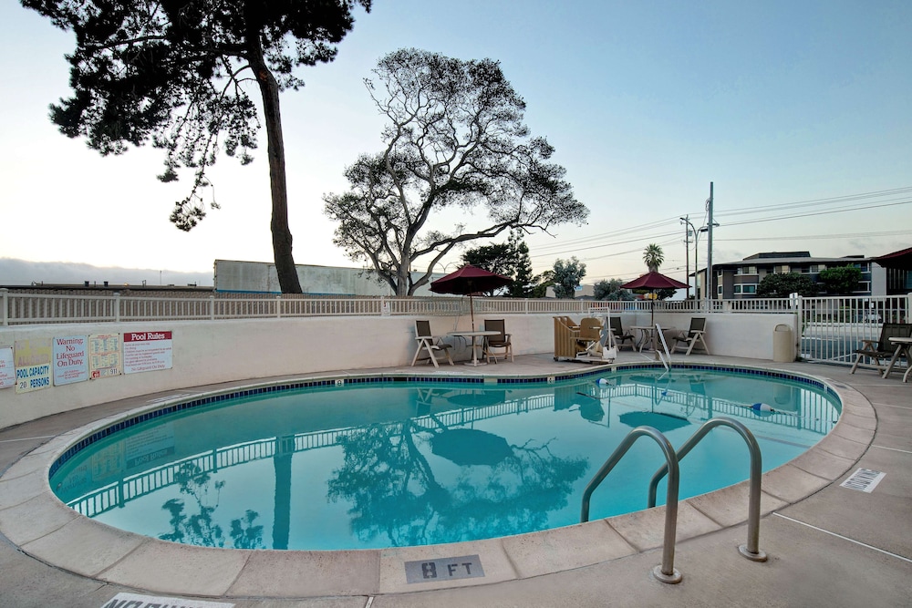Motel6 Monterey, CA 7/57