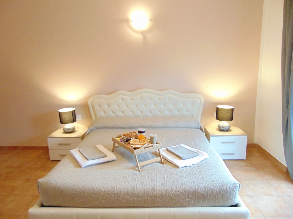 DELUXE, DOUBLE BED, BALCONY