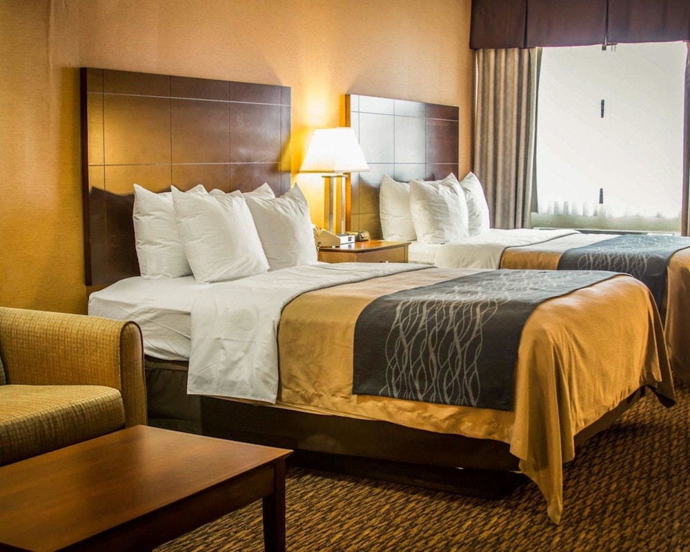 Quality Inn & Suites Port Huron 12/35