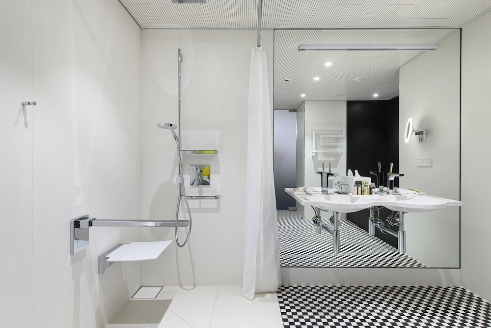 RENAISSANCE WARSAW AIRPORT HOTEL 13/62