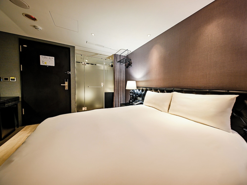 STANDARD, DOUBLE BED, NO WINDOW