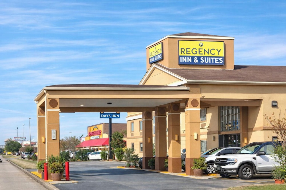 Regency Inn & Suites Houston East I 10 48/52