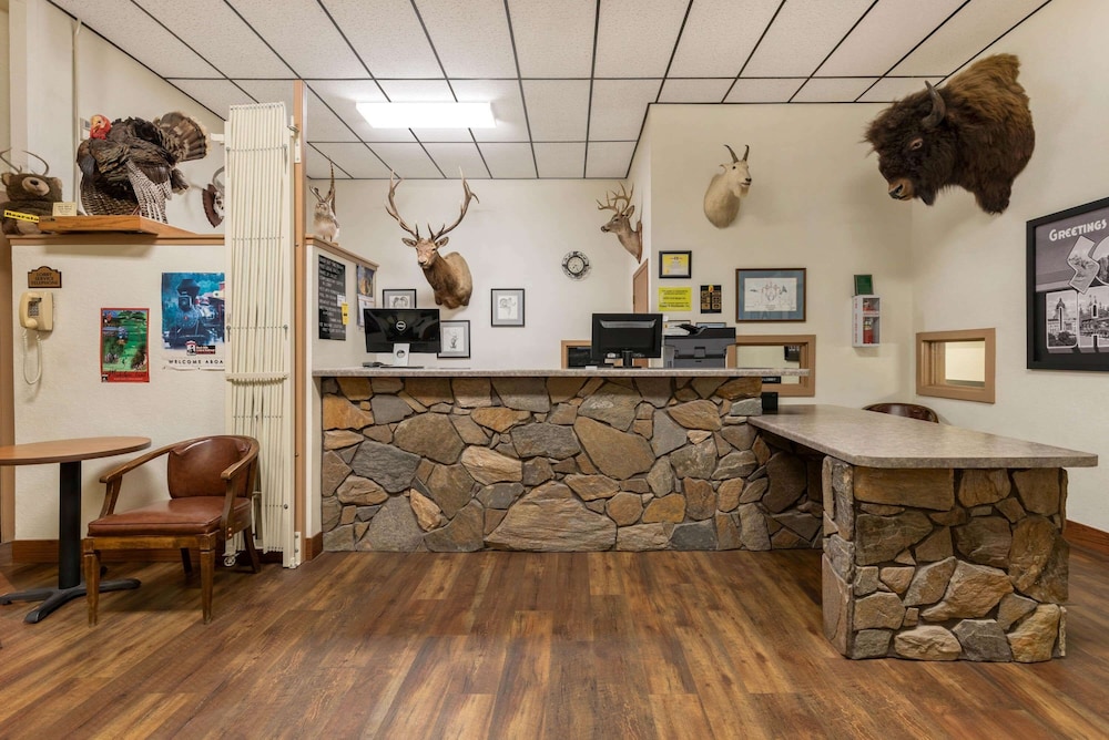 Super 8 by Wyndham Hill City/Mt Rushmore/ Area 3/23