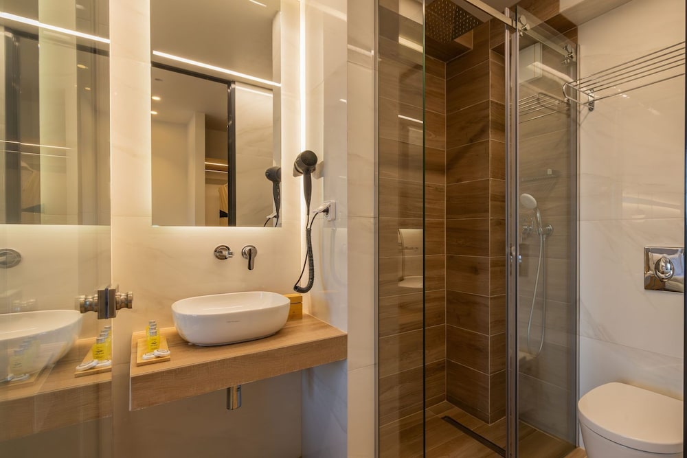Ionian Plaza Hotel 48/50