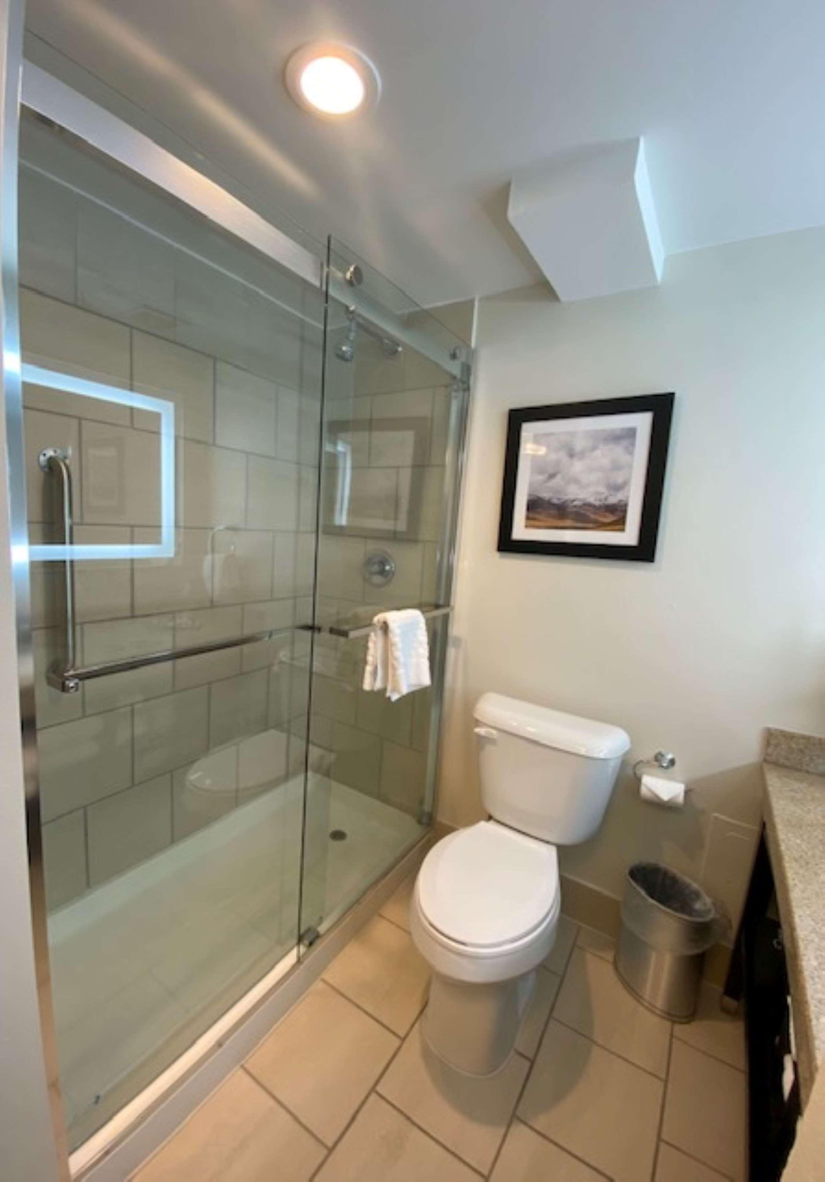 Room, 2 Queen Beds, Patio, Pool Side، Best Western Denver East 2/7