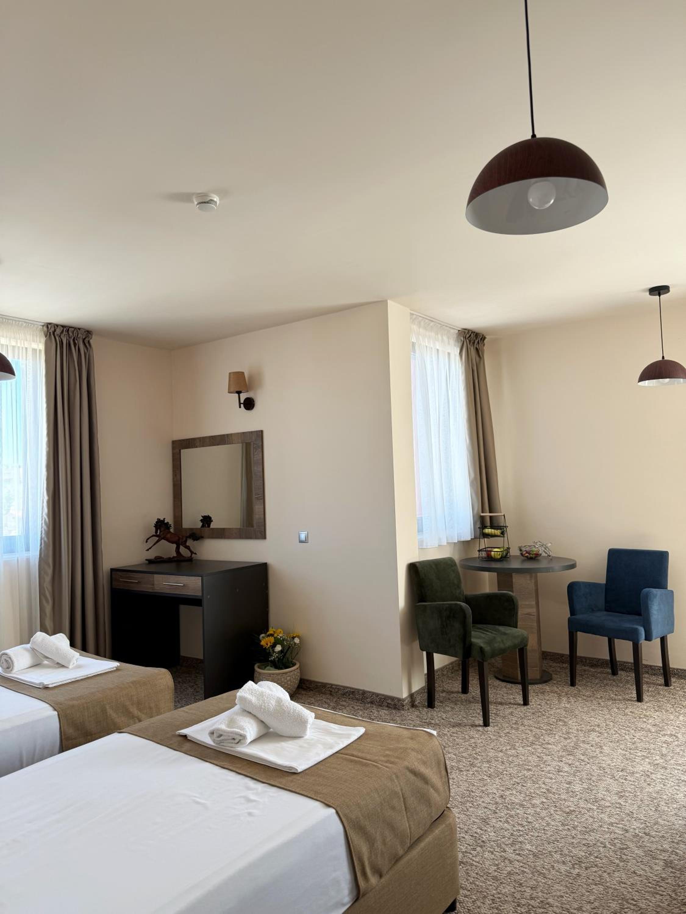 Deluxe, Twin Beds