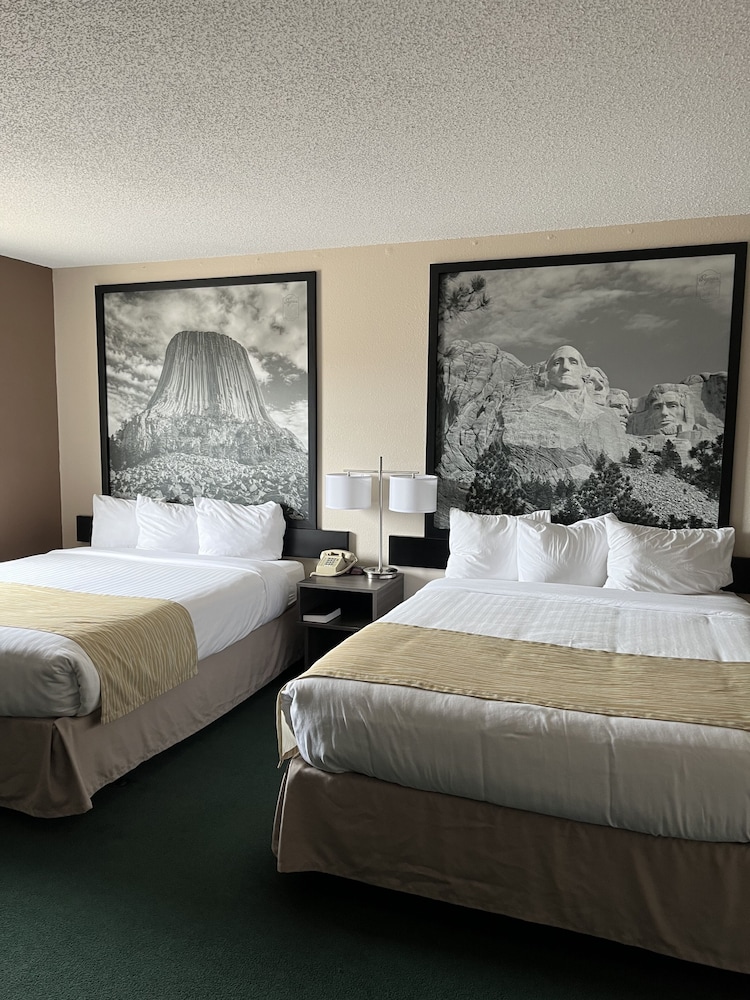 Super 8 By Wyndham Sturgis 10/27