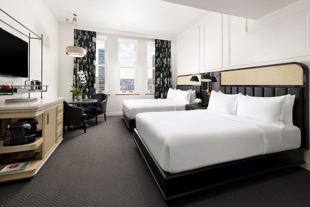 DELUXE, 2 QUEEN BEDS, CITY VIEW, BATHTUB, ACCESSIBLE