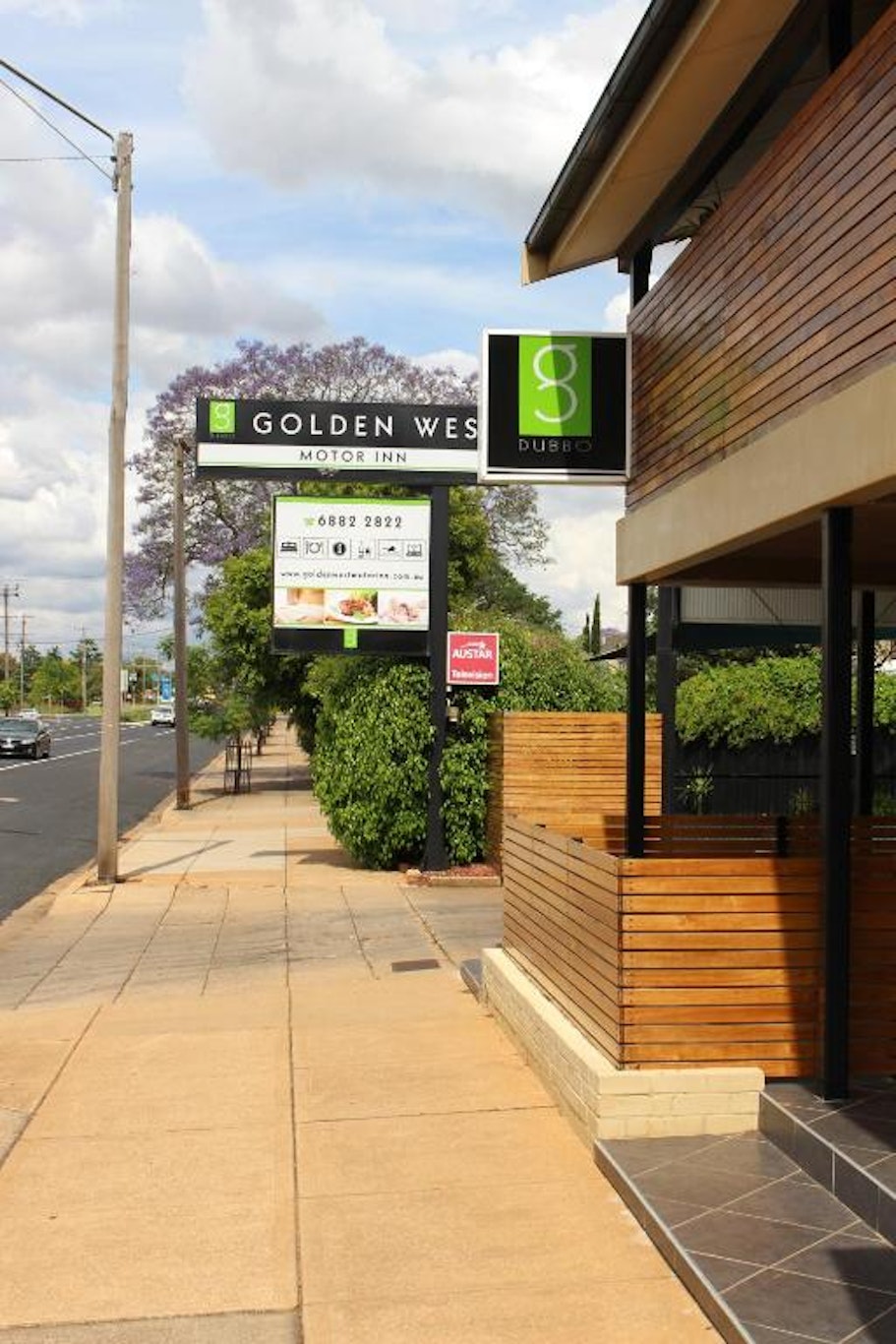 Golden West Motor Inn 42/43