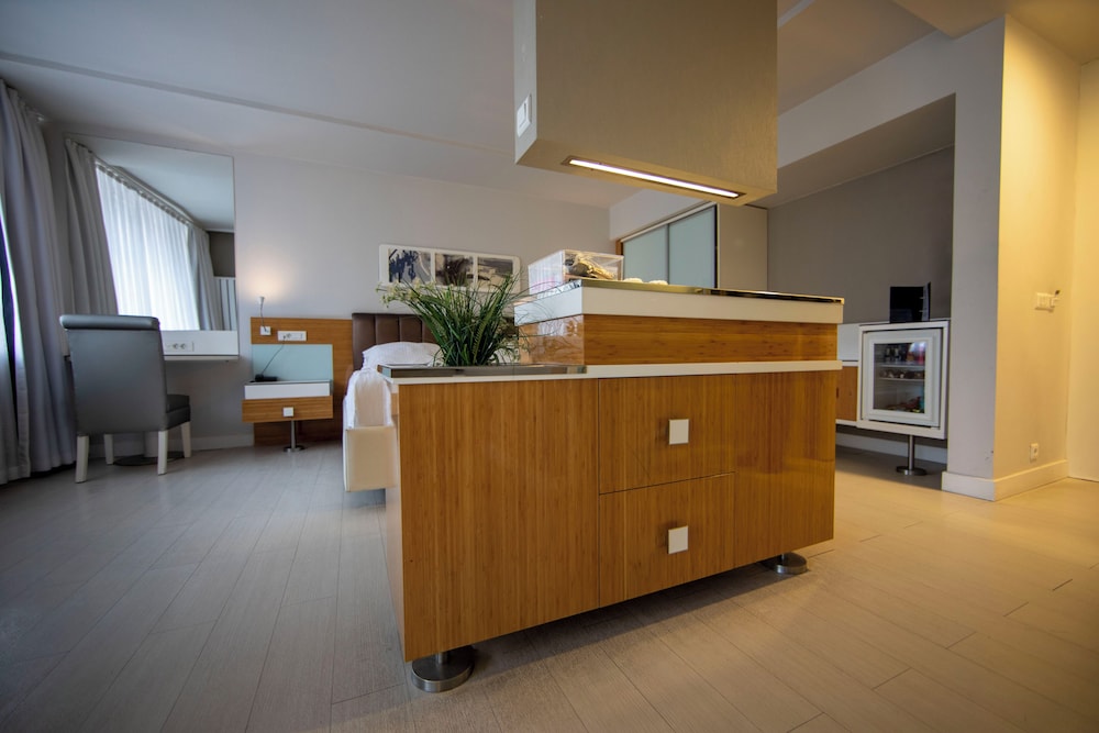 No 19 Boutique Hotel 9/69