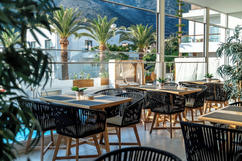 Nostos Beach Boutique Hotel 72/73