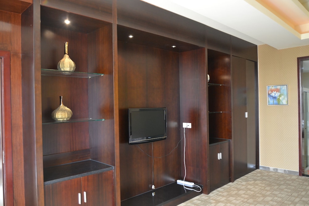 Kololo Courts Hotel & Restaurant 34/40