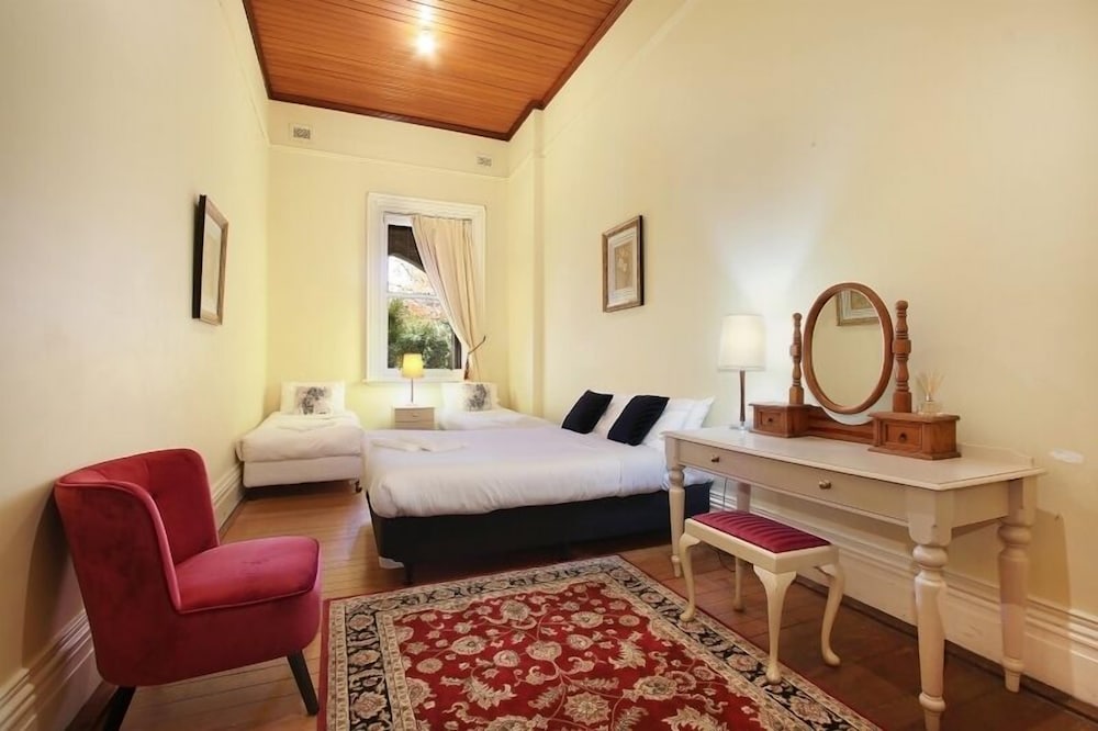 Tower, Standard, Queen Bed, Shared Bathroom