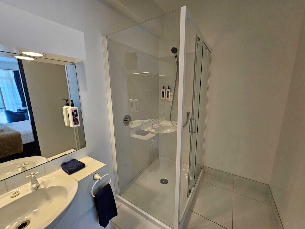 U Studios Paraparaumu, SureStay Collection by Best Western 42/46