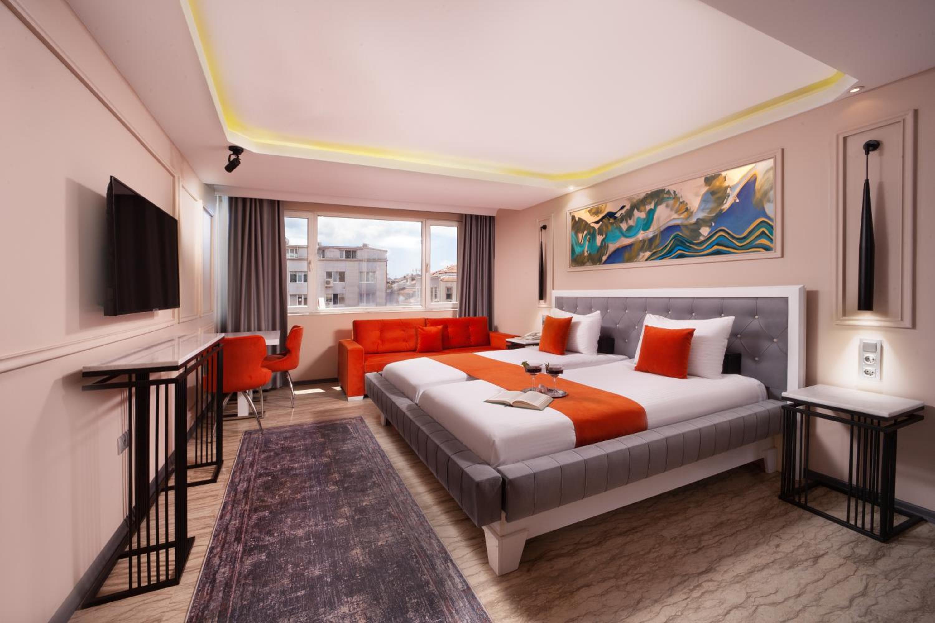 Atrium, Suite