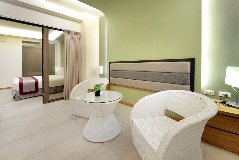 Su's Traveller Abode 50/50
