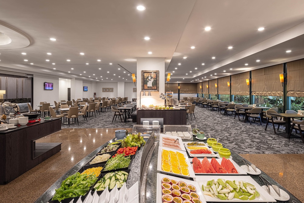 Lakeshore Hotel Metropolis I 42/52