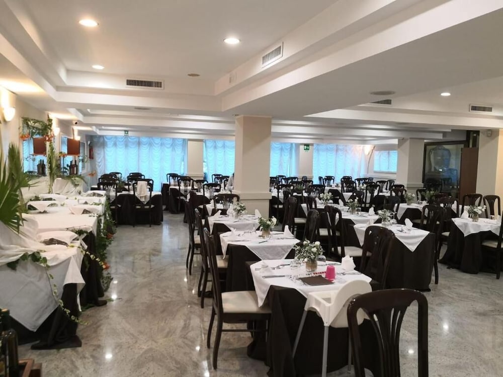 Hotel Borgo Marina 31/50