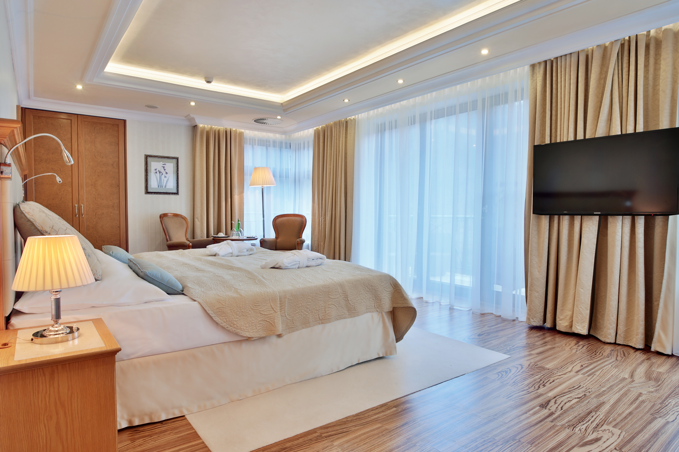 ADMIRALS, SUITE