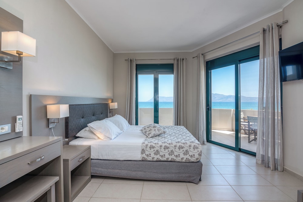 Suite, Double Bed, Sea Front, Sofa