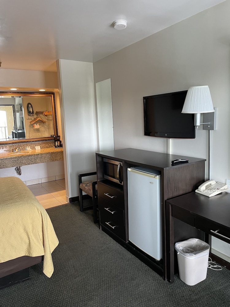 Quality Inn Ontario Airport Convention Center 32/54