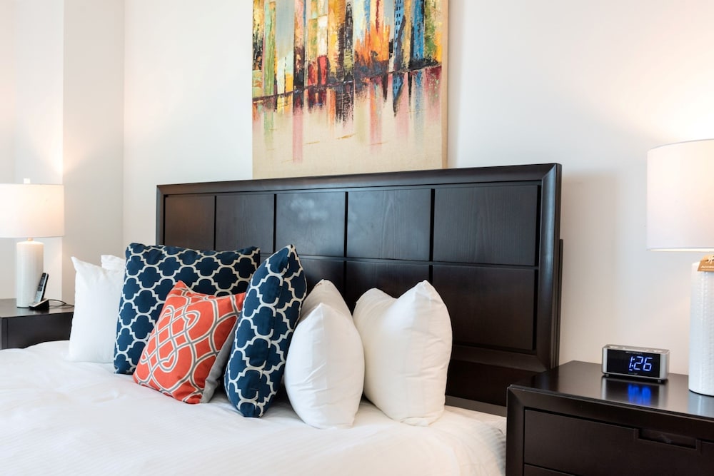 Global Luxury Suites at Reston Town Center 28/75