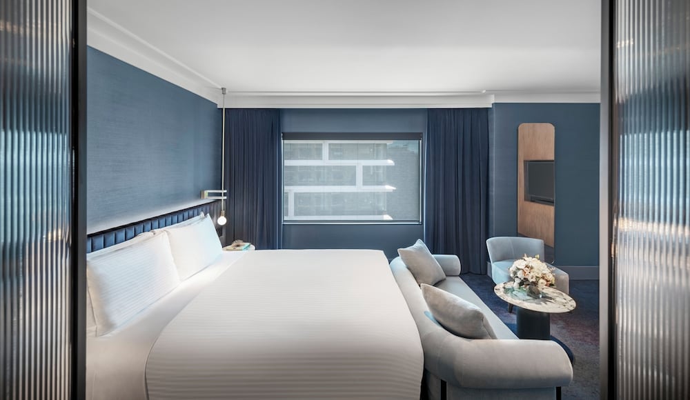 Opera, Governor, Suite, King Bed, Club Lounge Access