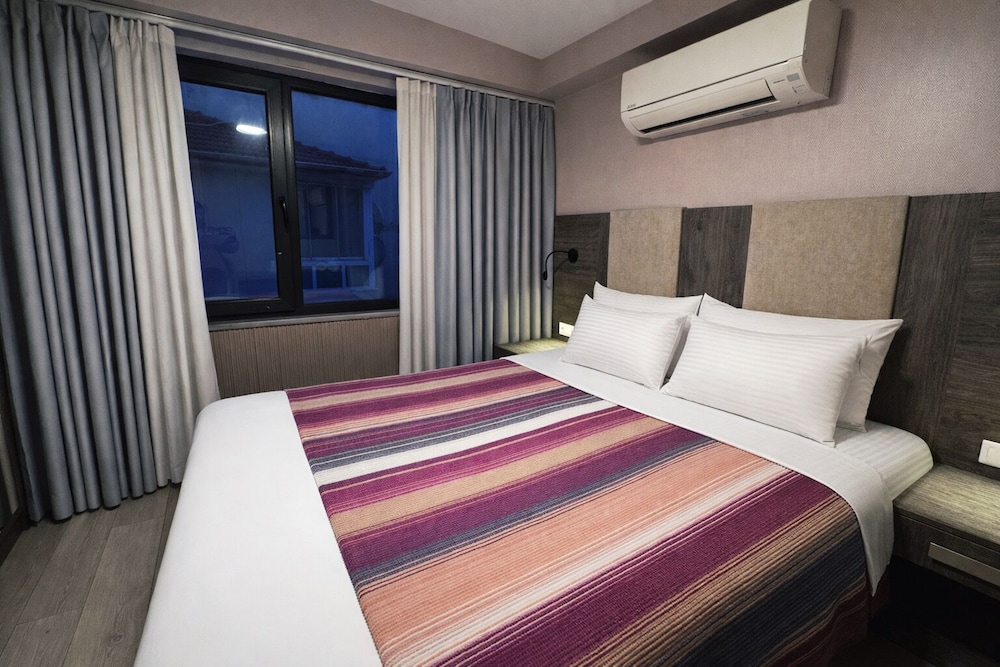 ECONOMY, KING BED