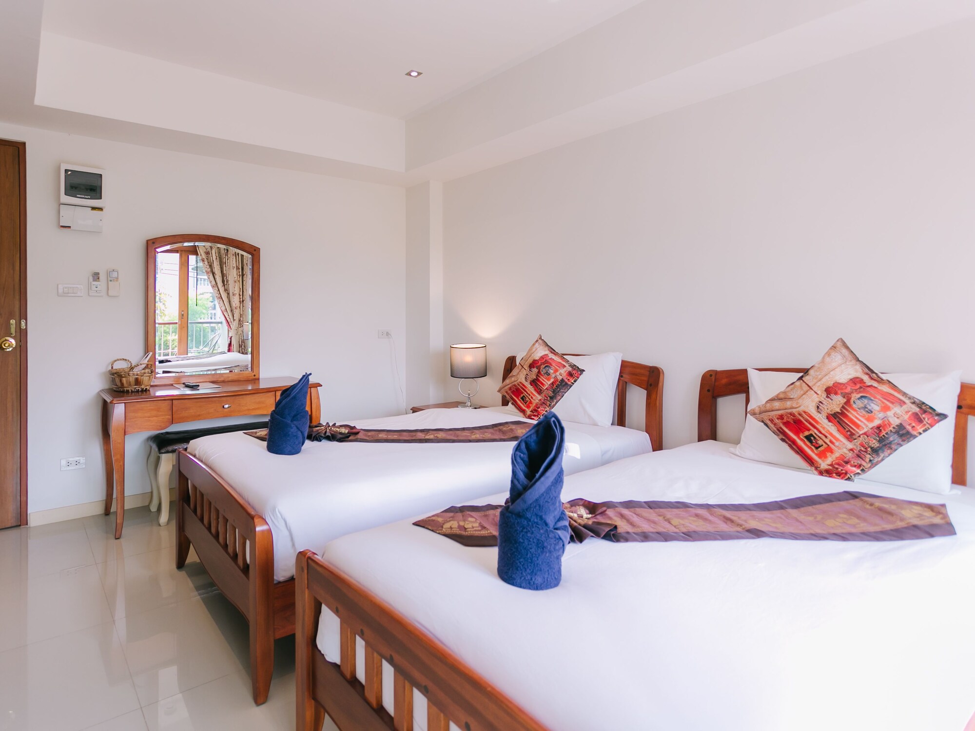 DELUXE, TWIN BEDS, BALCONY