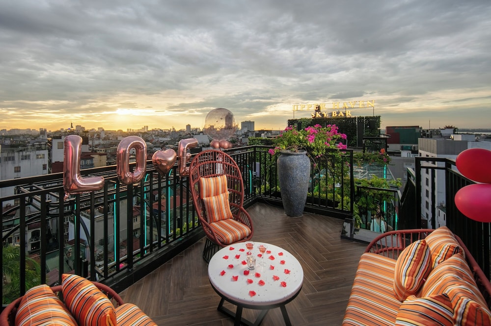 MAY DE VILLE Crown Hotel 40/46