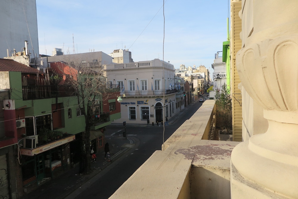 Sabatico Travelers Hostel 44/50