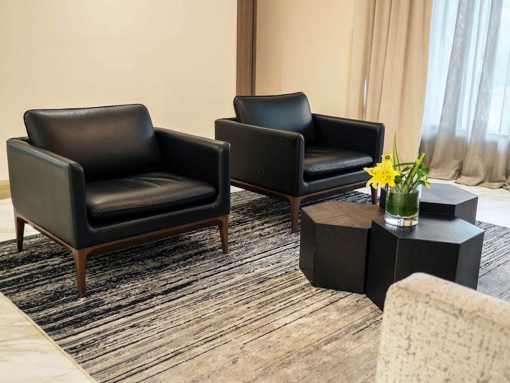 MS Milenium Monterrey Curio Collection by Hilton 50/77